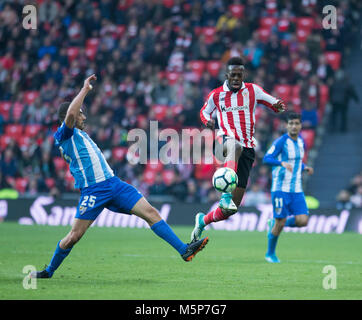 (11) Inaki Williams, (25), Prairie Gregrory Lacen während der spanischen La Liga Fußball Match zwischen Athletic Club Bilbao, Malaga C F am San Mames Stadium, in Bilbao, Nordspanien, Sonntag, Februar, 25, 2018. Stockfoto