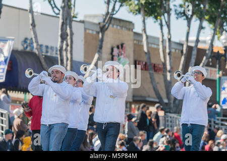 Temple City, Los Angeles, Kalifornien, USA. 24. Februar, 2018. Pasadena City College Marching Band Leistung des berühmten 74Th Camellia Festival Parade am Feb 24, 2018 an der Temple City, Los Angeles County, Kalifornien Quelle: Chon Kit Leong/Alamy leben Nachrichten Stockfoto