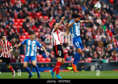 Miguel Torres von Málaga und Aritz Aduriz Zubeldia von Athletic Club Bilbao während des Athletic Club de Bilbao vs FC Malaga, La Liga im San Mames Stadion in Bilbao am 25. Februar 2018. (© DAVID CANTIBRERA/CORDON Cordon Drücken Drücken) Stockfoto