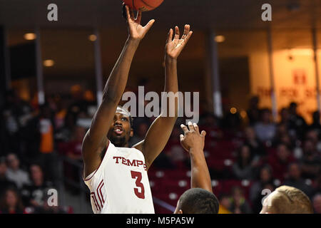 Philadelphia, Pennsylvania, USA. 25 Feb, 2018. Bügel-eulen guard SHIZZ ALSTON JR. (3) Setzt eine Aufnahme während der Amerikanischen Athletic Conference Basketball Spiel am Liacouras Center in Philadelphia gespielt wird. Credit: Ken Inness/ZUMA Draht/Alamy leben Nachrichten Stockfoto