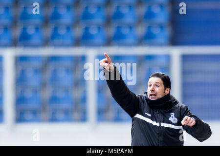 Duisburg, Deutschland. 24 Feb, 2018. 24 Februar 2018, Deutschland, Duisburg: Deutsche 2. Bundesliga Match zwischen dem MSV Duisburg und der FC Ingolstadt 04, schauinsland-reisen Arena: Duisburgs Trainer Ilja Gruew reagiert. Credit: Marcel Kusch/dpa-Nutzung nur nach vertraglicher Vereinbarung/dpa/Alamy leben Nachrichten Stockfoto