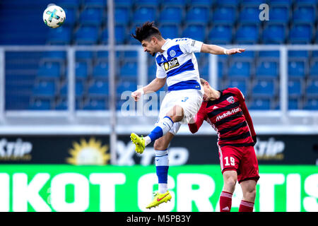 Duisburg, Deutschland. 24 Feb, 2018. 24 Februar 2018, Deutschland, Duisburg: Deutsche 2. Bundesliga Match zwischen dem MSV Duisburg und der FC Ingolstadt 04, schauinsland-reisen Arena: Duisburger Enis Hajri (L) führt einen Header. Credit: Marcel Kusch/dpa-Nutzung nur nach vertraglicher Vereinbarung/dpa/Alamy leben Nachrichten Stockfoto