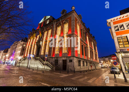 Liege City Hall bei Nacht. Lüttich, Wallonien, Belgien. Stockfoto