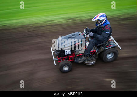 Die Niederlande. Mariënvelde. 12-08-2017. Niederländische Meisterschaft Rasenmäher Racing. Stockfoto