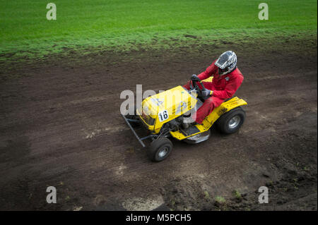 Die Niederlande. Mariënvelde. 12-08-2017. Niederländische Meisterschaft Rasenmäher Racing. Stockfoto