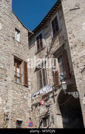 Narni (Terni, Umbrien, Italien): mittelalterliche Gebäude in der Altstadt Stockfoto