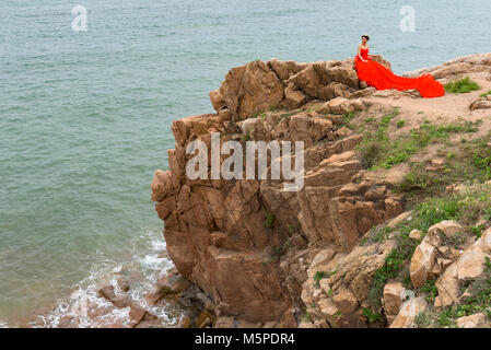 China, Provinz Shandong, Qingdao, Taiping Bay, einer der glücklichen Strände von Qingdao, wo Paare zusammen für Ihre Hochzeit Fotos kommen. Stockfoto