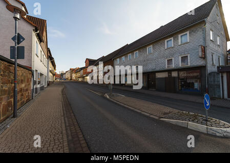 NEUSTADT (Hessen), Deutschland - 18. FEBRUAR 2018: die typische Architektur und Gebäude (Fachwerk) in der Altstadt. Stockfoto