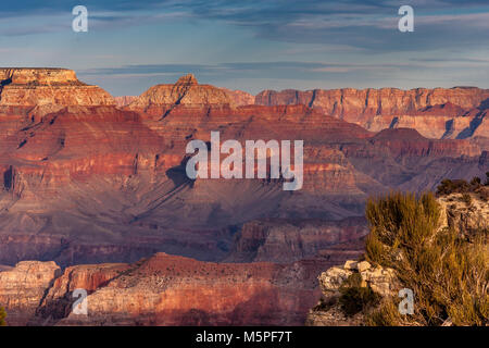 Sonnenuntergang am Grand Canyon, in der Nähe von Mather Point Arizona, USA Stockfoto