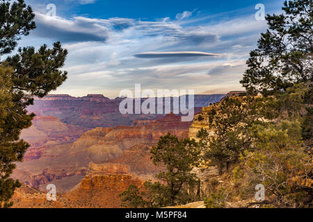 Interessante Wolkenbildung in der Nähe von Grand Canyon in der Nähe von Mather Point, Arizona, USA Stockfoto