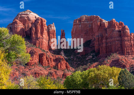 Cathedral Rock im Oak Creek Canyon, in der Nähe der Stadt Sedona, Yavapai County, Arizona, USA Stockfoto