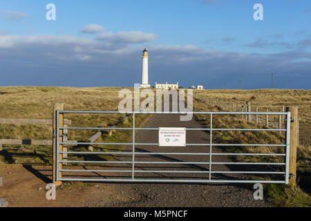 Dunbar, East Lothian, Schottland - Scheunen Ness, östlichen Ufer Punkt mit Licht - Haus angrenzenden Dunbar Gold Club. Dune Nature Reserve auf John Muir Küsten Stockfoto