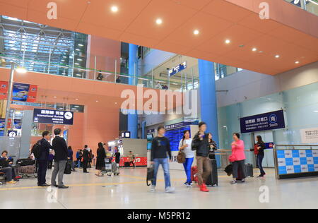 Menschen reisen zum Kansai International Airport in Osaka Japan Stockfoto