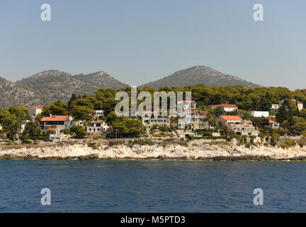 Häuser am Meer, Insel Hvar, Kroatien Stockfoto