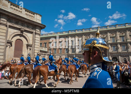 Die Wachablösung vor dem königlichen Palast in Stockholm, Schweden Stockfoto