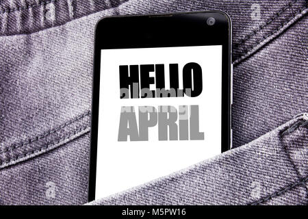 Hand schreiben Bildunterschrift Inspiration angezeigt Hallo April. Geschäftskonzept für den Frühling Willkommen Geschrieben mobile Handy mit Raum in der Rückseite Hose Stockfoto