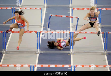 Großbritanniens Yasmin Miller (Mitte) im 60 m Hürdenlauf der Frauen während der Muller Indoor Grand Prix im Emirates Arena, Glasgow. Stockfoto