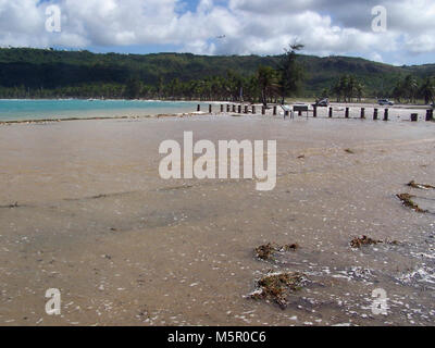 Asan Strand Überschwemmungen. Schäden im Jahr 2009 von Überschwemmungen in den Küstengebieten bei Asan Strand im Krieg im Pazifik National Historical Park, Guam Stockfoto