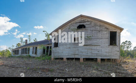 Die alten, verlassenen Sarepta Schulgebäude. In der Gemeinde von Sarepta in Calhoun County, Mississippi. Stockfoto