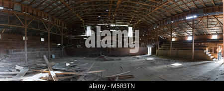 Das Innere der alten, verlassenen Sarepta Schule Gymnasium Gebäude. In der Gemeinde von Sarepta in Calhoun County, Mississipp entfernt Stockfoto