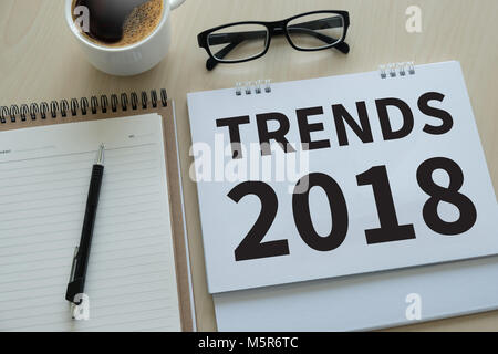Trends Inschrift 2018 trendige Mode Stil Stockfoto