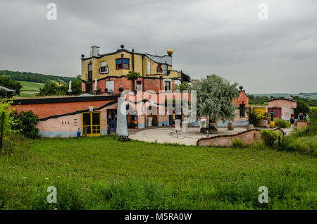 Hundertwasser haus "Im Weinparadies", Hirn Einzellage Untereisenheim, Landkreis Würzburg Stockfoto