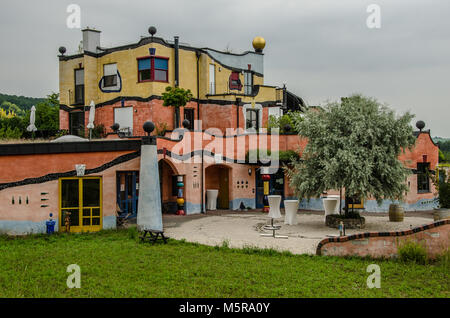 Hundertwasser haus "Im Weinparadies", Hirn Einzellage Untereisenheim, Landkreis Würzburg Stockfoto