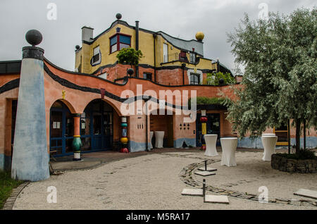 Hundertwasser haus "Im Weinparadies", Hirn Einzellage Untereisenheim, Landkreis Würzburg Stockfoto