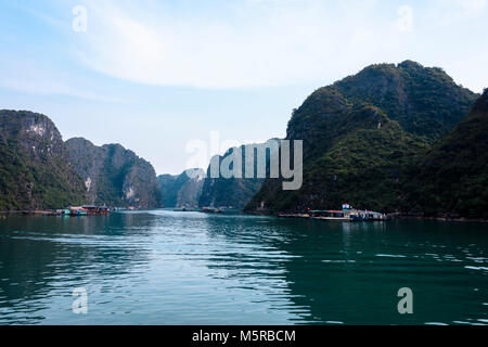 Cua Van schwimmenden Dorf, Halong Bay, Vietnam Stockfoto