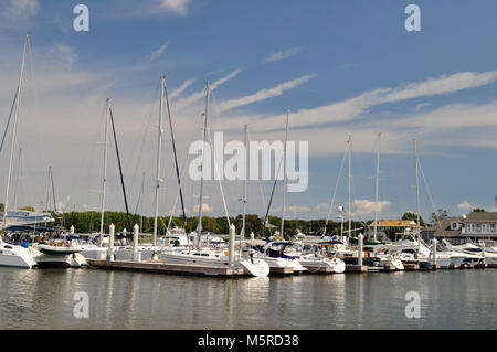 Marina gesäumt mit Yachten in Annapolis Maryland Stockfoto