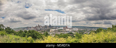 Ein Panoramablick auf die Erfassung der Cincinnati, Ohio Skyline. Stockfoto