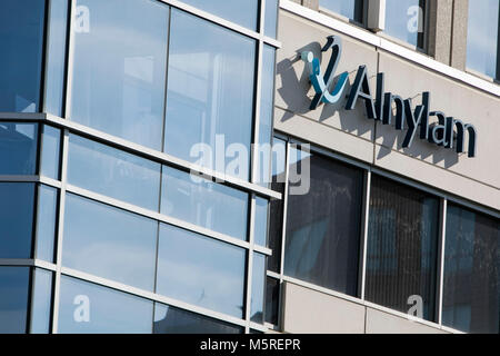 Ein logo Zeichen außerhalb des Hauptquartiers von Alnylam Pharmaceuticals in Cambridge, Massachusetts am 21. Februar 2018. Stockfoto