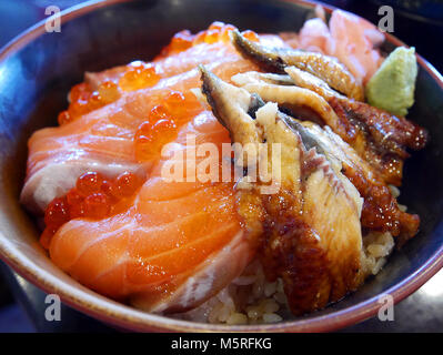 Lachs, Lachs ikura (roe) und unagi (AAL) Don (Reis) Stockfoto