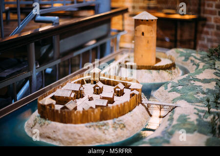 Kamyenyets, Region Brest, Belarus. Modell der mittelalterlichen Holz- Stadt und Turm von Kamyenyets im Museum In diesem Turm. Stockfoto