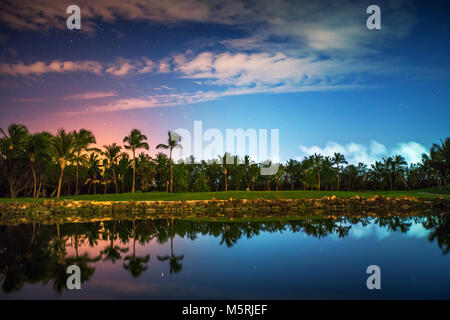 Tropischen Golfplatz bei Sonnenuntergang, Dominikanische Republik, Punta Cana Stockfoto