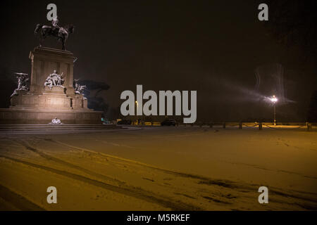 Roma, Italien. 26 Feb, 2018. Die ersten Schneeflocken, die sich auf Rom auf dem Gianicolo-hügel fallen, die Nacht zwischen 25. und 26. Januar 2018 Credit: Matteo Nardone/Pacific Press/Alamy leben Nachrichten Stockfoto