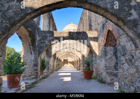 Torbögen an der Mission San Jose, San Antonio Missions National Historic Park, Texas Stockfoto