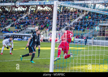 Karlsruhe, Deutschland. 25 Feb, 2018. Bundesliga Fussball: Karlsrher SC vs Chemnitz FC, Kredit: tmc-fotografie.de/Alamy leben Nachrichten Stockfoto