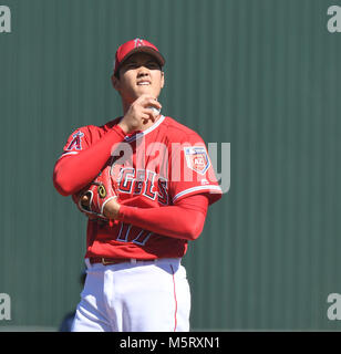 In Tempe, Arizona, USA. 24 Feb, 2018. Shohei Ohtani (Engel) MLB: Los Angeles Engel Krug Shohei Ohtani reagiert während des Spring Training Baseball Spiel gegen die Milwaukee Brewers bei Tempe Diablo Stadion in Tempe, Arizona, United States. Quelle: LBA/Alamy leben Nachrichten Stockfoto