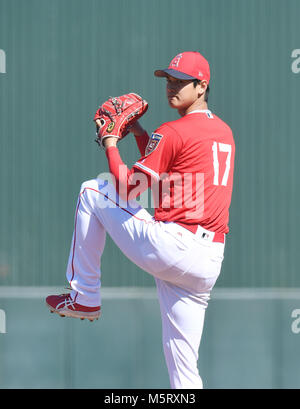 In Tempe, Arizona, USA. 24 Feb, 2018. Shohei Ohtani (Engel) MLB: Los Angeles Engel Krug Shohei Ohtani Plätze während des Spring Training Baseball Spiel gegen die Milwaukee Brewers bei Tempe Diablo Stadion in Tempe, Arizona, United States. Quelle: LBA/Alamy leben Nachrichten Stockfoto