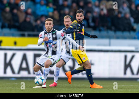 Peter Zulj von Sturm Graz und Moanes Dabour von Red Bull Salzburg und Sandi Lovric von Sturm Graz während der Österreich "Bundesliga" Match zwischen Sturm Graz 2-4 Red Bull Salzburg in der UPC-Arena am 25. Februar 2018 in Graz, Österreich. Credit: Maurizio Borsari/LBA/Alamy leben Nachrichten Stockfoto