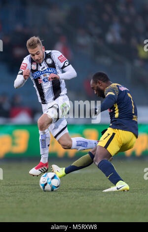 Sandi Lovric von Sturm Graz und Reinhold Yabo von Red Bull Salzburg während der Österreich "Bundesliga" Match zwischen Sturm Graz 2-4 Red Bull Salzburg in der UPC-Arena am 25. Februar 2018 in Graz, Österreich. Credit: Maurizio Borsari/LBA/Alamy leben Nachrichten Stockfoto