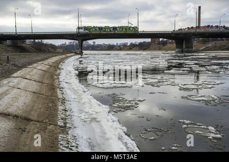 Posen, Großpolen, Polen. 26 Feb, 2018. In den letzten Tagen Polen erlitt den größten Frost in diesem Winter. Synoptics warnen vor der nächsten Tage (besonders nachts), die noch kälter werden kann. Für Großpolen, die minimale Temperatur von -15° C bis -13° C erwartet, lokal bis -18 Â°C in der Nacht. Maximale Temperatur tagsüber von -8°C bis -5°C. Die prognostizierten Minimale Temperatur im Land-25° C, -23° C im Nordosten und im Karpatischen Becken in der nächsten Nacht. Credit: Dawid Tatarkiewicz/ZUMA Draht/Alamy leben Nachrichten Stockfoto