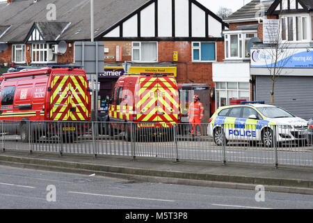 Leicester, Vereinigtes Königreich. 26. Februar 2018: Nach einer Explosion in der Nähe von Leicester City Centre auf Hinckley Road am Sonntag Abend die Polizei, Feuerwehr und Rettung heute bleibt an der Szene. Kein Grund, nicht zur Explosion und Feuer gegeben wurde, die Suche geht weiter und der Bereich bleibt aus Cordon. Credit: Ian Francis/Alamy leben Nachrichten Stockfoto