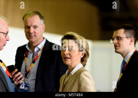 Berlin, Deutschland. 26 Feb, 2018. Bundesminister der Verteidigung Ursula von der Leyen (CDU) während der 30. Kongress der CDU. Die CDU stimmen heute auf dem Parteitag in Berlin auf den Koalitionsvertrag mit der CSU und der SPD ausgehandelt. Credit: 20180226 Heine 30 CDUParteitag 9913.jpg /SOPA Images/ZUMA Draht/Alamy leben Nachrichten Stockfoto