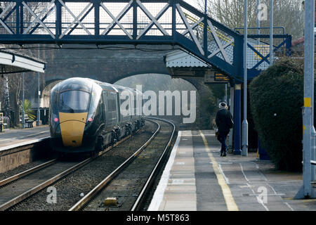 Great Western Railway Klasse 800 IET Bahnhof verlassen Evesham, Worcestershire, England, Großbritannien Stockfoto