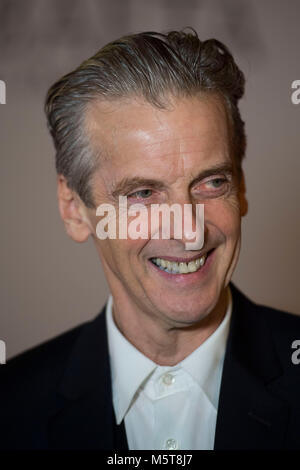 Der Schauspieler Peter Capaldi, die der Arzt in BBC-TV-Show Doctor Who, nimmt an der 26. Britischen Akademie Cymru Awards auf der St. David's Hall am Oktober gehalten gespielt Stockfoto