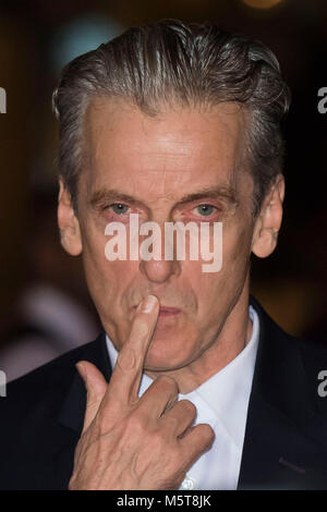 Der Schauspieler Peter Capaldi, die der Arzt in BBC-TV-Show Doctor Who, nimmt an der 26. Britischen Akademie Cymru Awards auf der St. David's Hall am Oktober gehalten gespielt Stockfoto