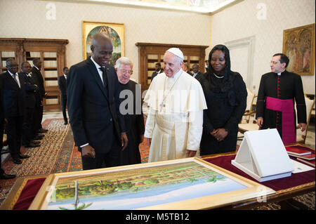 Papst Franziskus trifft mit dem Präsidenten der Republik Haiti Jovenel Moise während einer Privataudienz im Vatikan: Papst Franziskus, Jovenel Moise Wo: Rom, Italien Wann: 26 Jan 2018 Credit: IPA/WENN.com ** Nur für die Veröffentlichung in Großbritannien, den USA, Deutschland, Österreich, Schweiz ** verfügbar Stockfoto