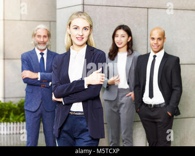 Porträt von einem Team von multinationalen und multiethnischen corporate business Menschen. Stockfoto